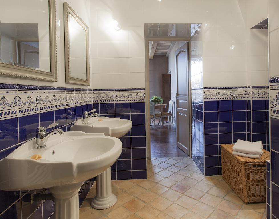 Hotel Coté Cour Chambres d'hotes Bourg-Saint-Andéol Chambre photo